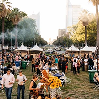 "image of a farmers market on capital mall in sacramento"